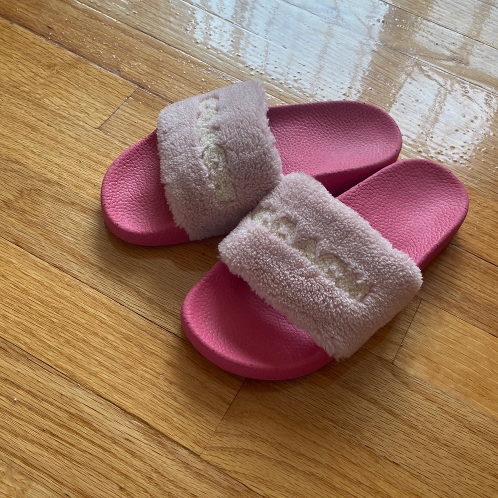 Pink fluffy coach slides